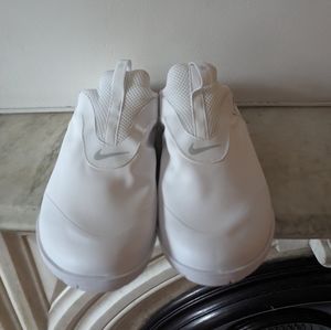 Nike Air Zoom Pulse white mens Size 11 nurse sneakers